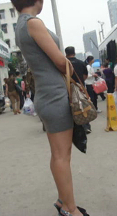 性感高跟包臀等车少妇