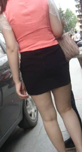 性感美腿短裙少妇