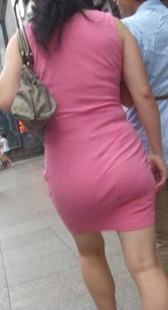 宽臀成熟短裙少妇