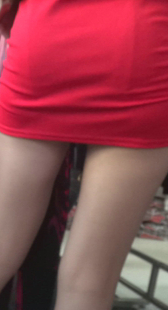 红裙长腿宽臀少妇