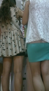 两性感小妹玉腿