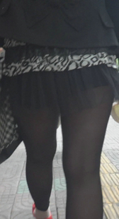 黑丝性感短裙少妇