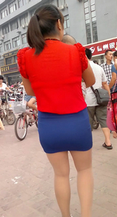 蓝裙少妇身材好