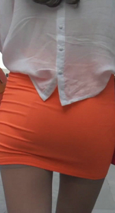 街拍宽臀少妇内痕紧