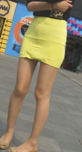 细腰宽臀黄裙少妇