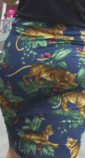 细腰宽臀少妇走路超会扭