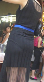 黑裙紧身少妇内痕明显