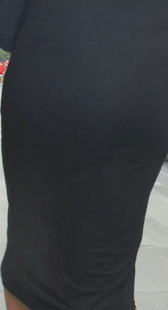 黑色紧身长裙少妇