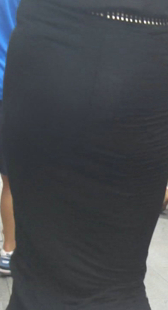 紧身黑裙包臀少妇