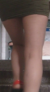 绿裙包臀长腿少妇