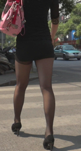 高挑黑丝性感少妇