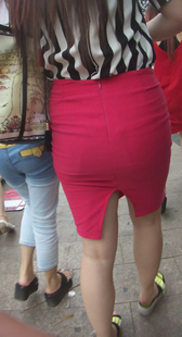 性感包臀红裙少妇