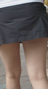 高挑超短裙美腿少妇