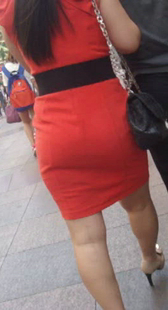 红裙包臀大屁股少妇