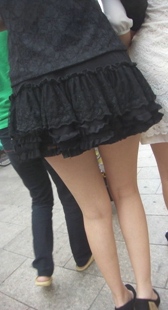 高挑花裙小少妇