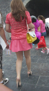 红裙长腿高跟少妇