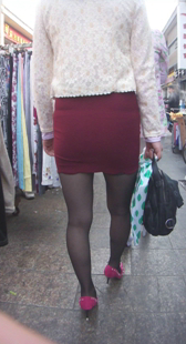 性感黑丝红裙少妇