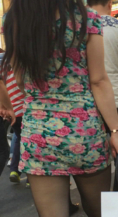 黑丝包臀花裙少妇