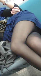 不雅的蓝裙丝袜小姐