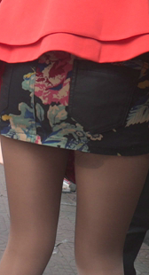 街拍黑丝包臀短裙小少妇