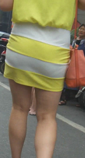 街拍短裙少妇小内痕