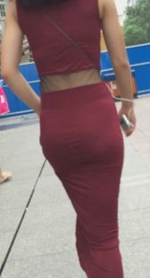 OL紧身长裙身材好