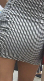 条纹短裙丰臀少妇