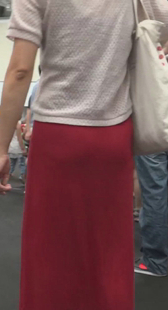 性感红色长裙贴臀