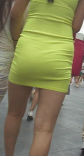 宽臀大屁股超短裙少妇