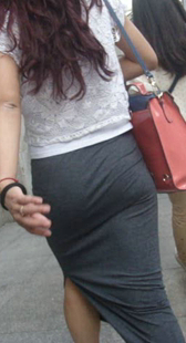 侧分叉短裙小少妇