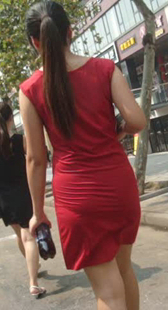 街拍红色连衣裙少妇