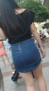 牛仔超短裙小少妇