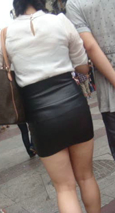 包臀紧身皮裤少妇