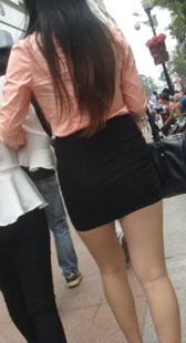 长腿超短裙靓妇