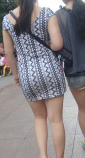 大屁股条纹短裙