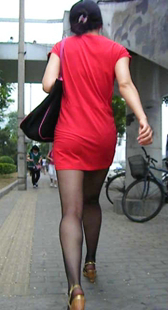 高跟黑丝红裙真会扭