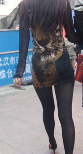 黑丝长腿包臀小少妇