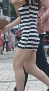 条纹超短裙长腿