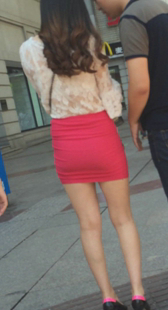 包臀红短裙美腿