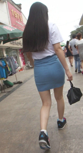 短裙小妹细腰宽臀