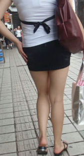 超短裙美腿成熟少妇