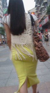 黄裙开叉小少女