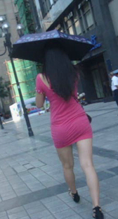 红裙小少妇宽PP