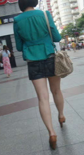 高跟牛仔裙少妇