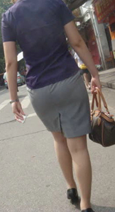 开叉灰裙美少妇