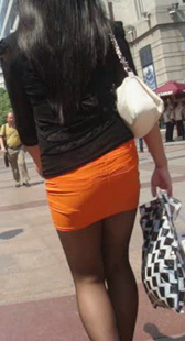 橘红超短裙黑丝