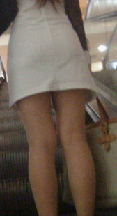 白紧短裙上电梯