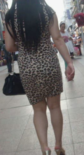 豹纹短裙小少妇