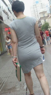 翘臀灰紧裙小少妇