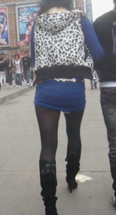 高跟黑丝包臀短裙